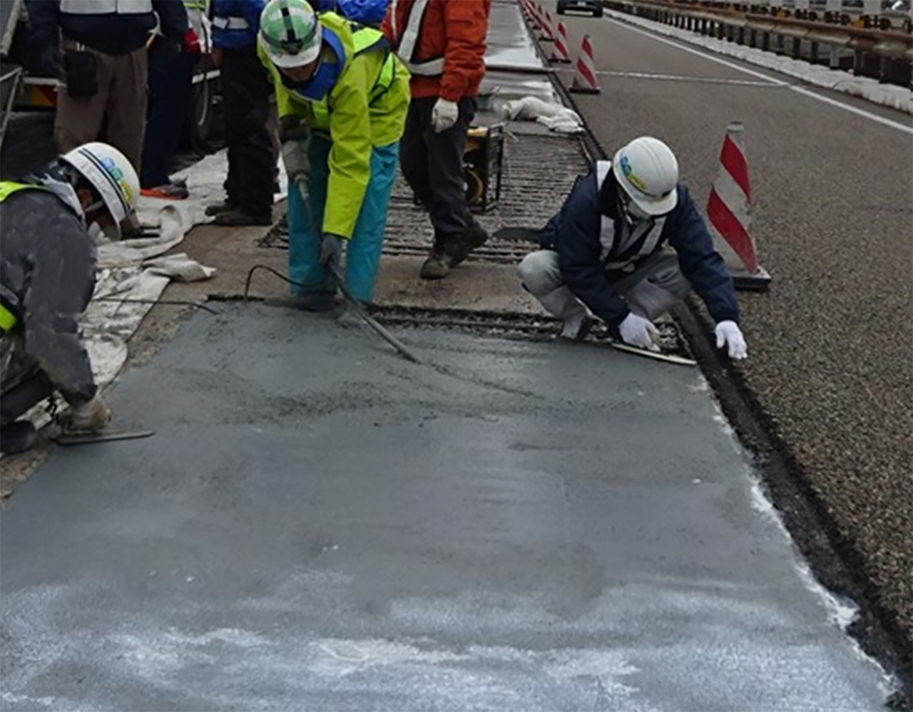 Polymer Concrete Patch (for bridge deck rehabilitation)　SUPERSET REPAIR P