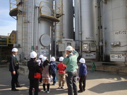 アスファルト合材工場内を見学