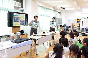 笄小学校での出前授業の様子