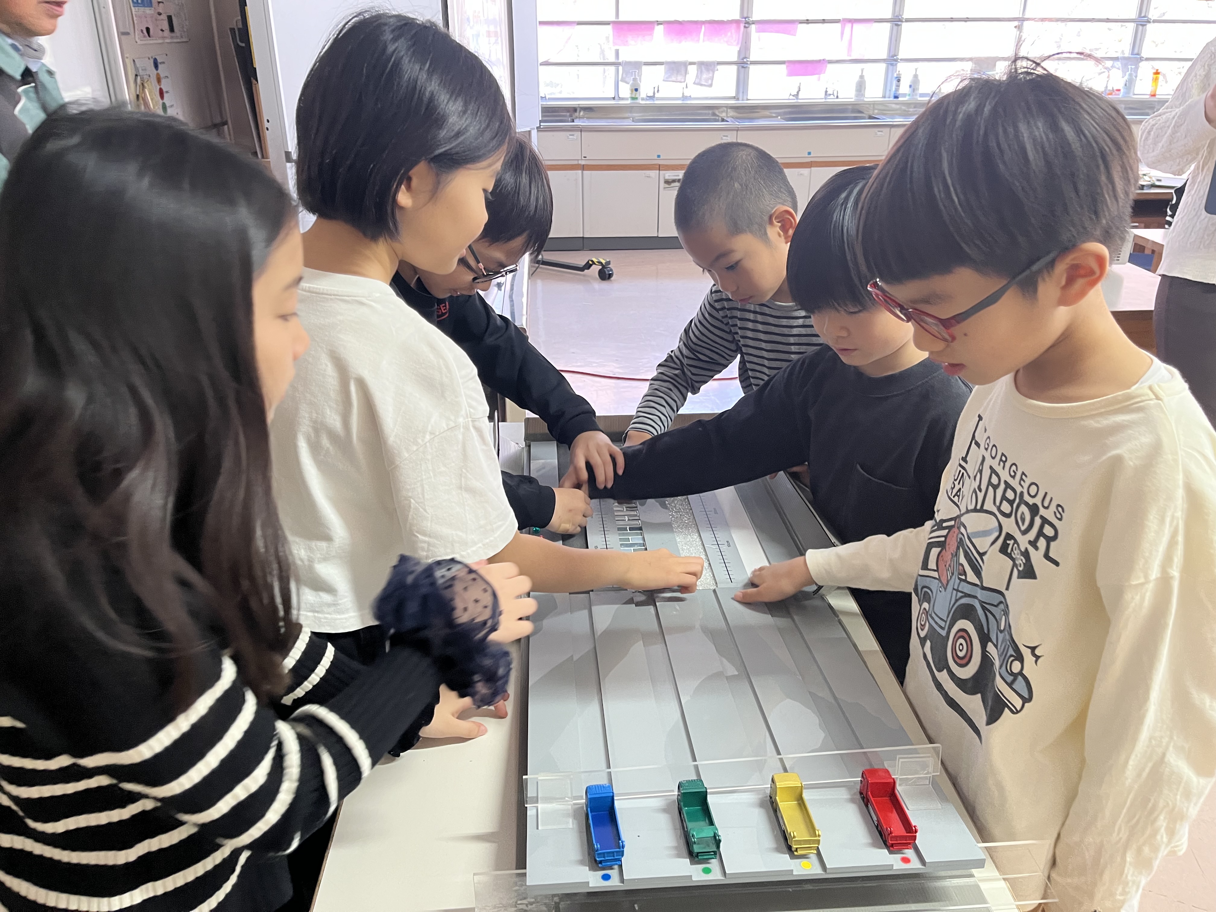 2025年11月20日　港区立笄小学校にて