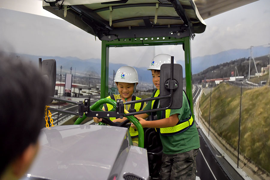 ロードローラへの体験乗車