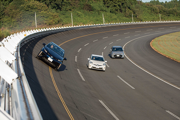 （一財）日本自動車研究所 高速周回路（茨城県）