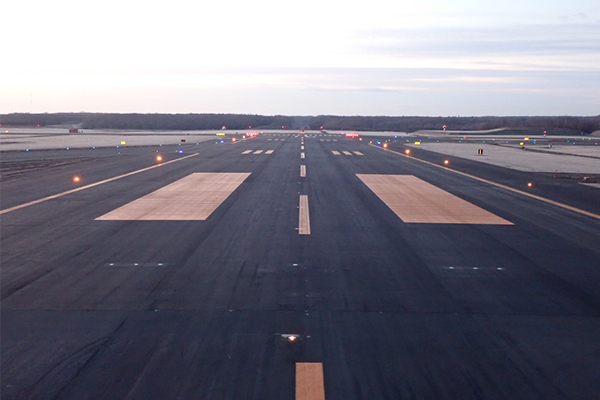 新千歳空港 滑走路（北海道）