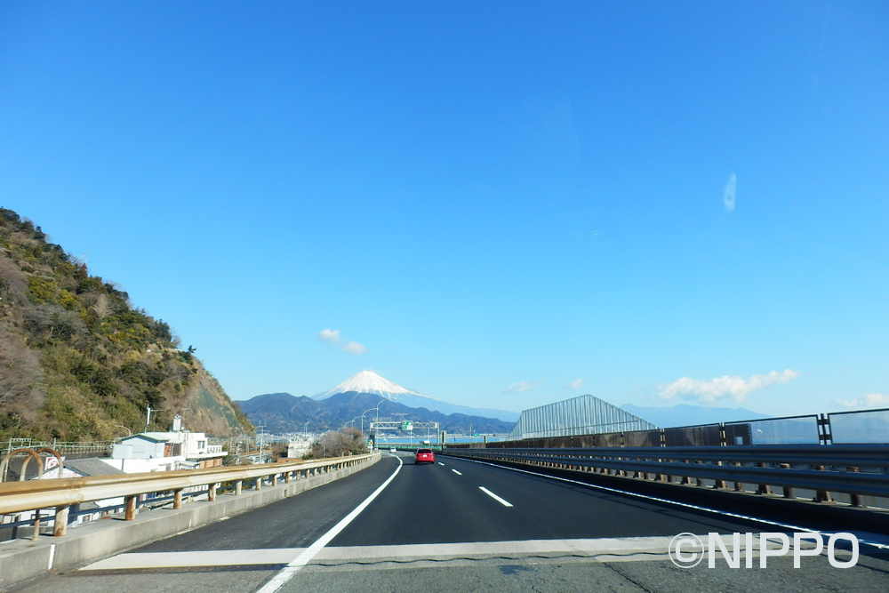 東名高速道路